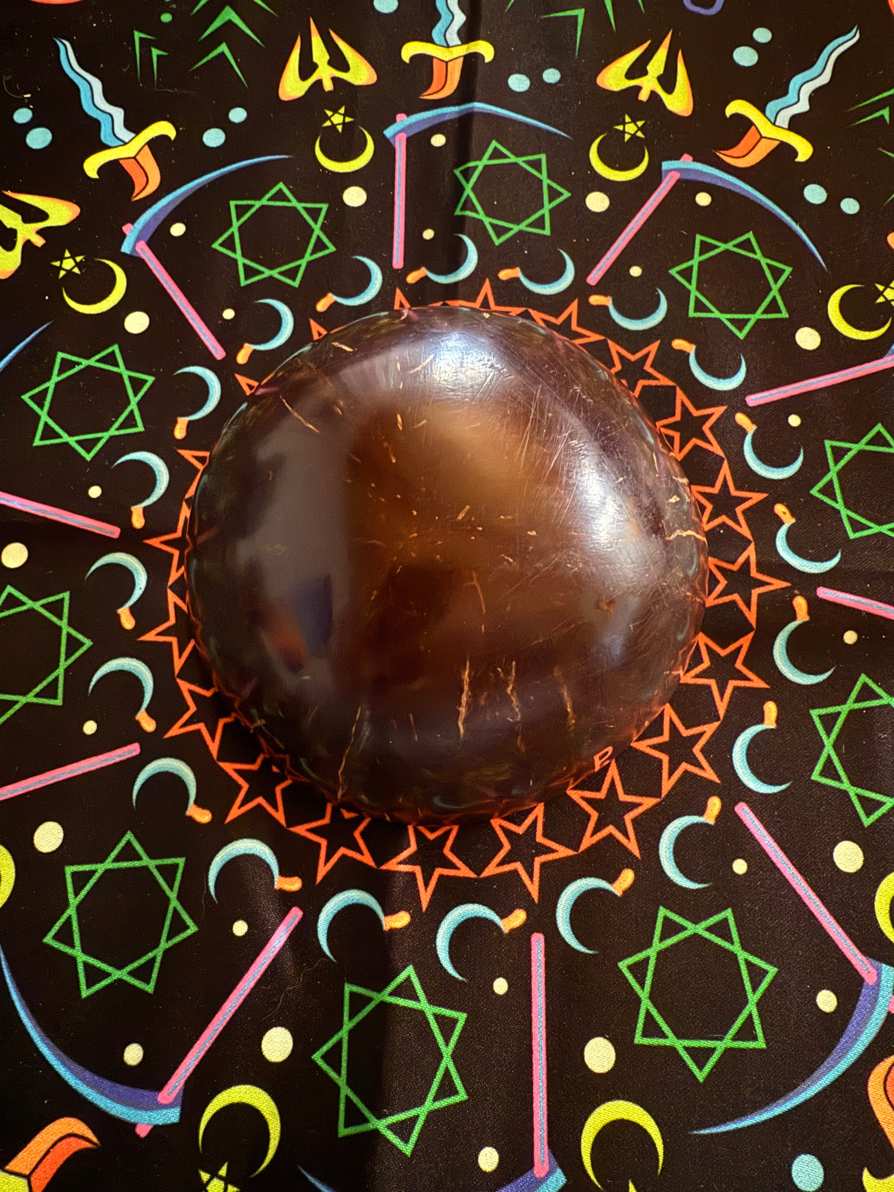 Coconut mixing bowl(Glow/UV)-‘Mind Labyrinth’ 1/1