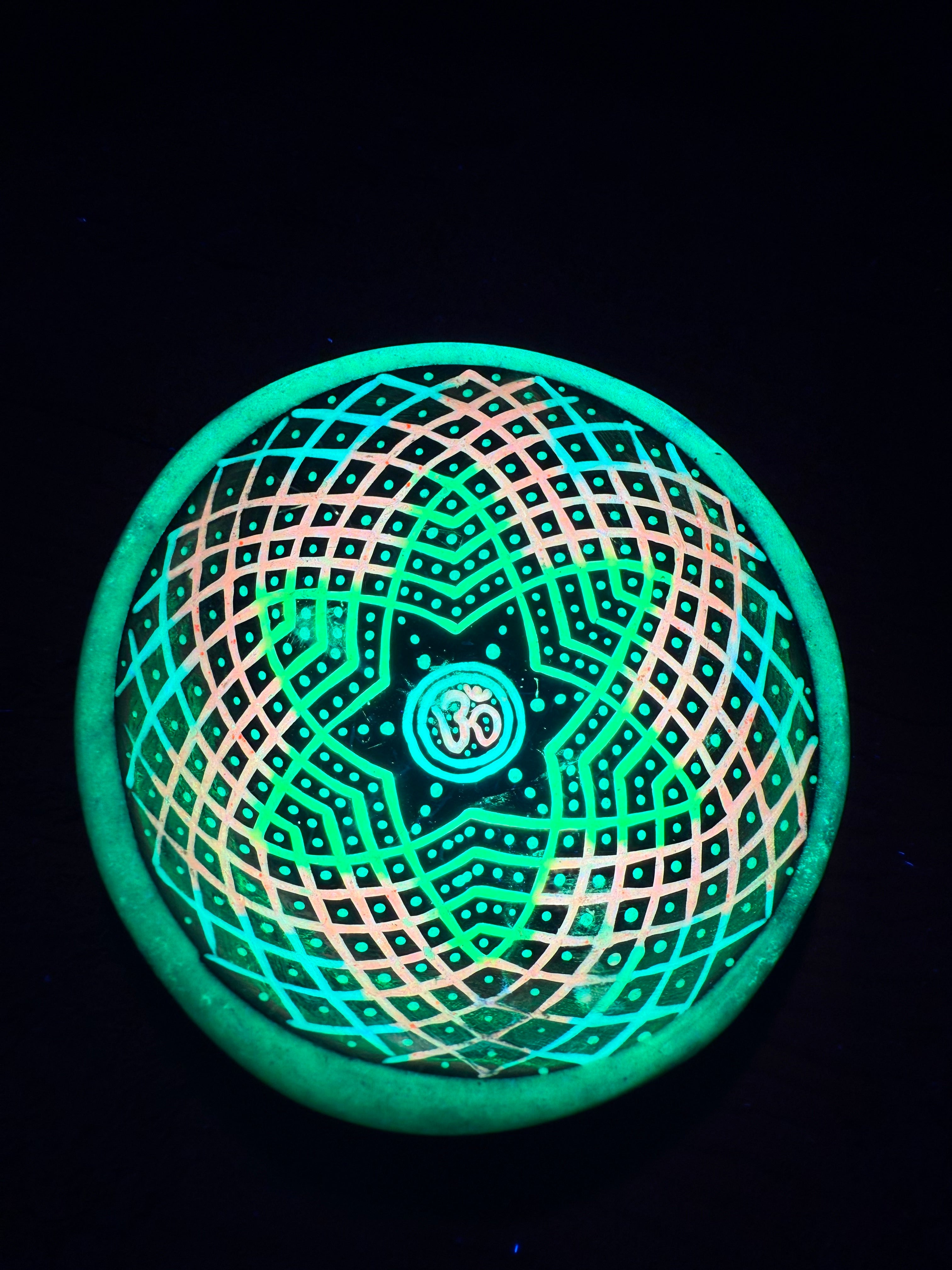 Coconut mixing bowl(Glow/UV) ‘Ripple Effect’ 1/1