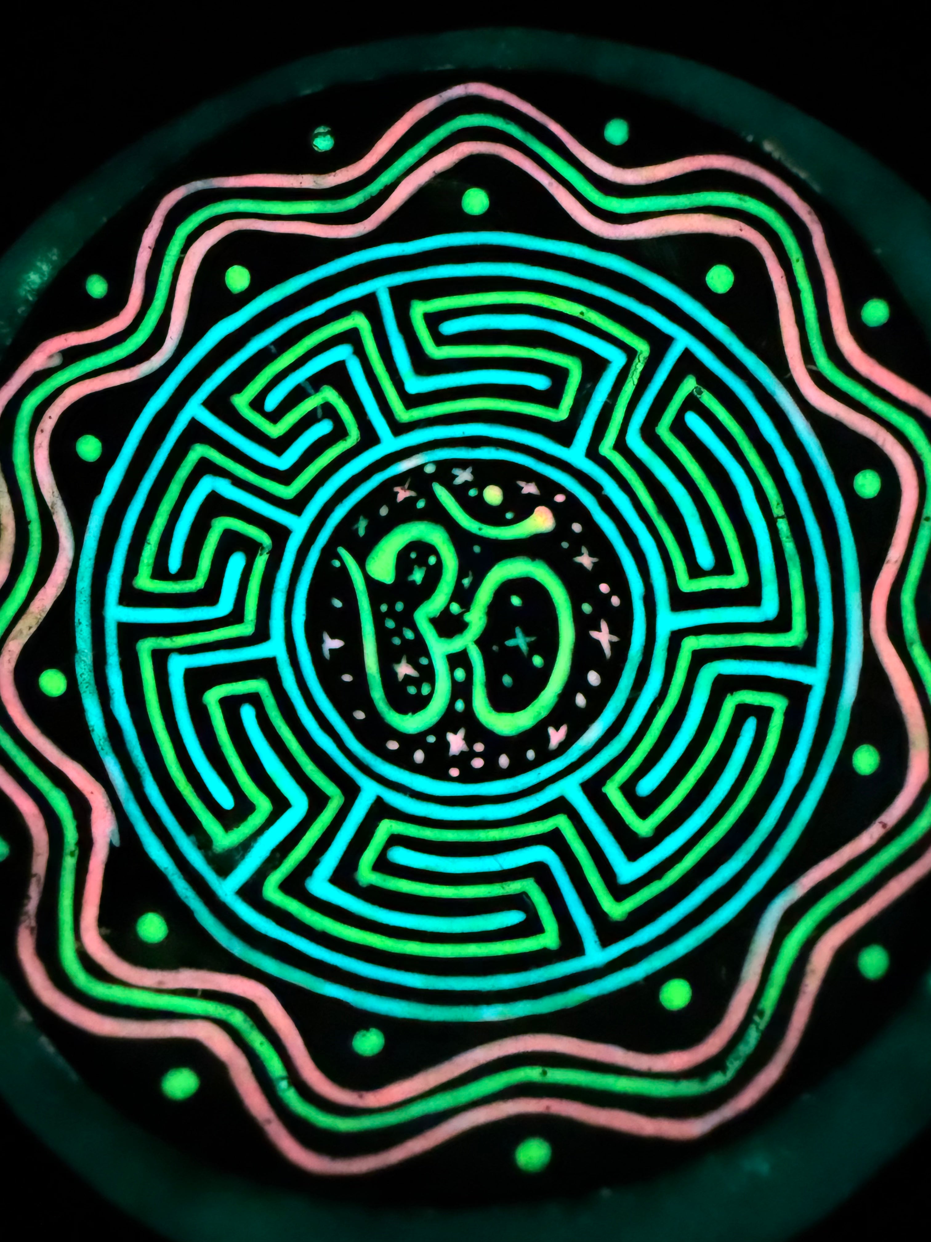 Coconut mixing bowl(Glow/UV)-‘Mind Labyrinth’ 1/1